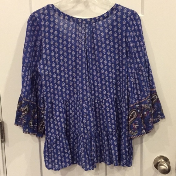 ✨ MAKE OFFER ✨
{AMERICAN EAGLE} BELL SLEEVE TOP - Picture 8 of 9